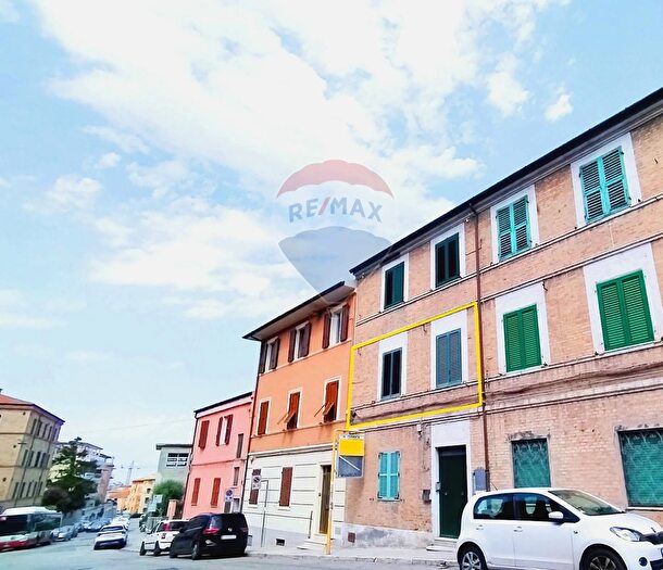 Appartamento trilocale in vendita in Ancona