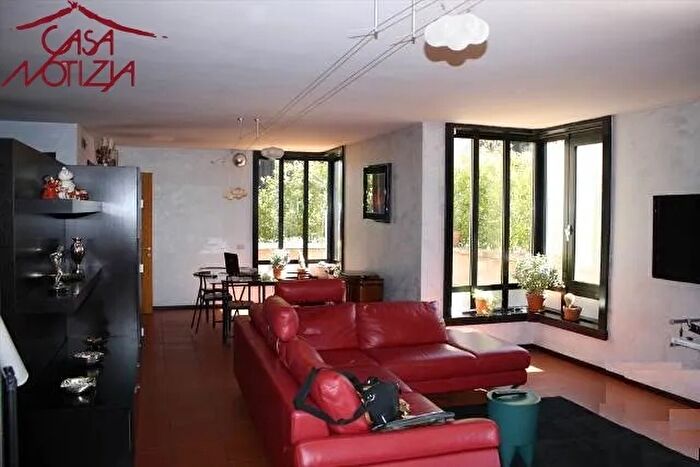 Appartamento con 6 locali in vendita in V, Lucca