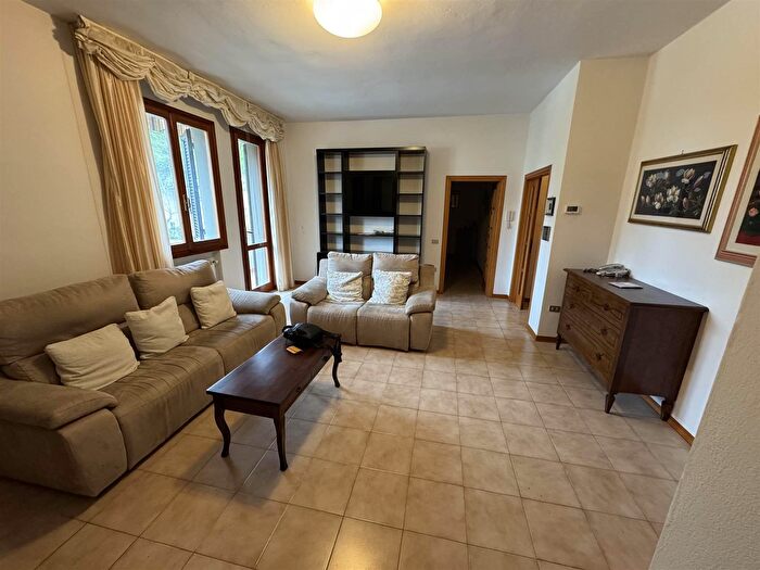 Appartamento con 5 locali in vendita in Empoli