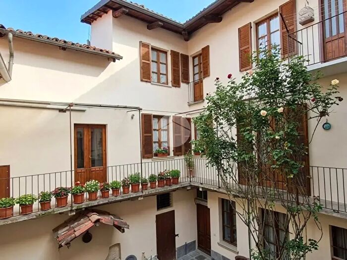 Casa con 8 locali in vendita in Via Dovis, Gassino Torinese