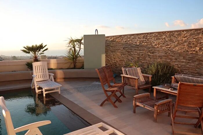 Casa con 9 locali in vendita in Reggio Calabria