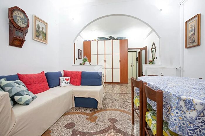 Appartamento con 8 locali in vendita in Passo Palestro, Genova