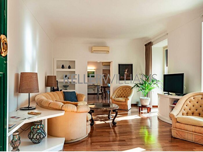 Appartamento trilocale in affitto in Piazza Lovatelli, Largo Argentina, Roma