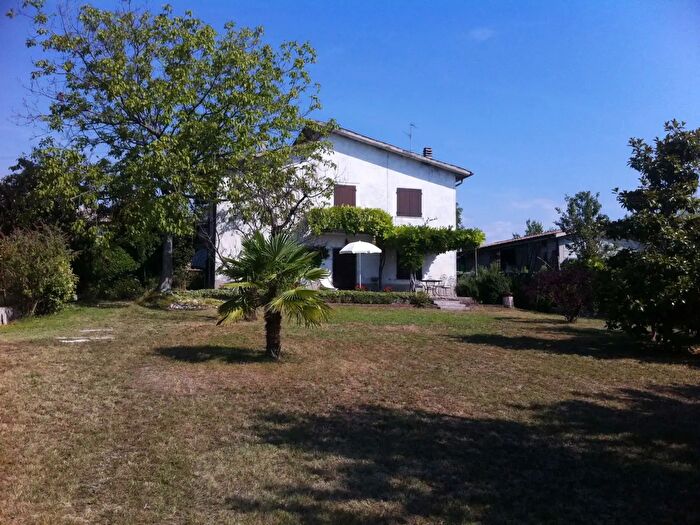 Casa quadrilocale in vendita in Pastrengo