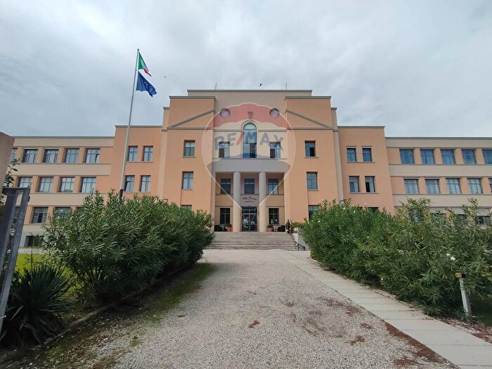 Appartamento bilocale in vendita in Viale delle Nazioni, Ravenna