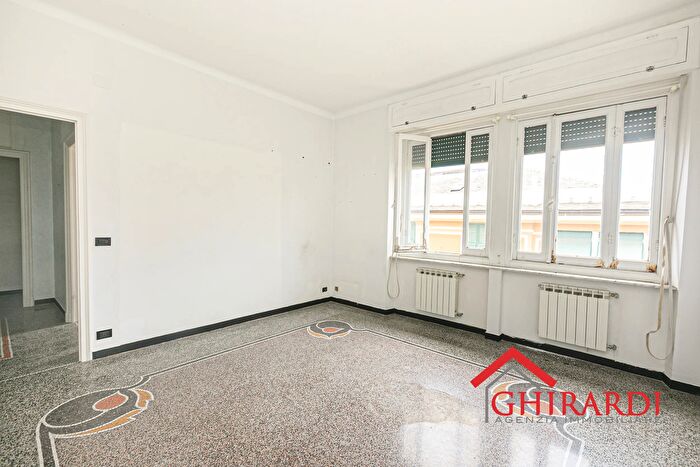 Appartamento con 7 locali in vendita in Via San Luigi, Genova