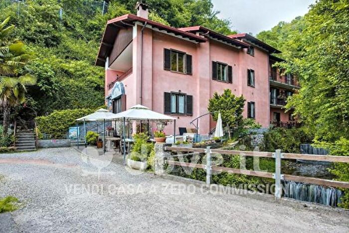 Casa quadrilocale in vendita in Via SantAnna, Cuveglio