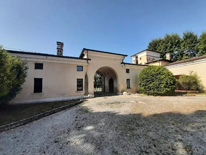 Casa con 20 locali in vendita in Via Basiletti, Mazzano