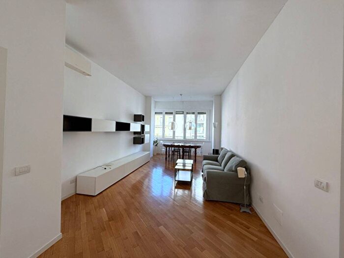 Appartamento trilocale in affitto in Largo della Crocetta, Quadronno Crocetta, Milano