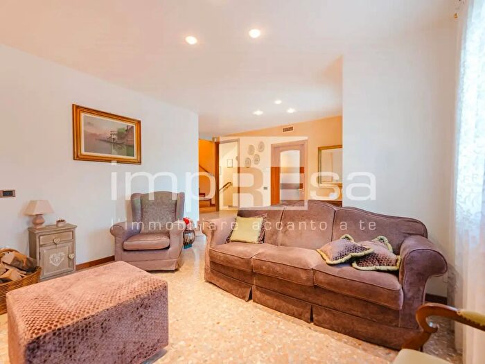 Casa con 6 locali in vendita in Via Distrettuale, Mareno Di Piave