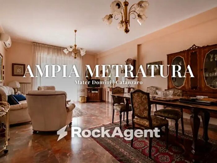 Appartamento con 5 locali in vendita in Via Vittorio Butera, Catanzaro