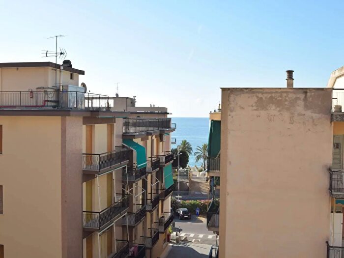 Appartamento quadrilocale in vendita in Via Antica Romana, Spotorno