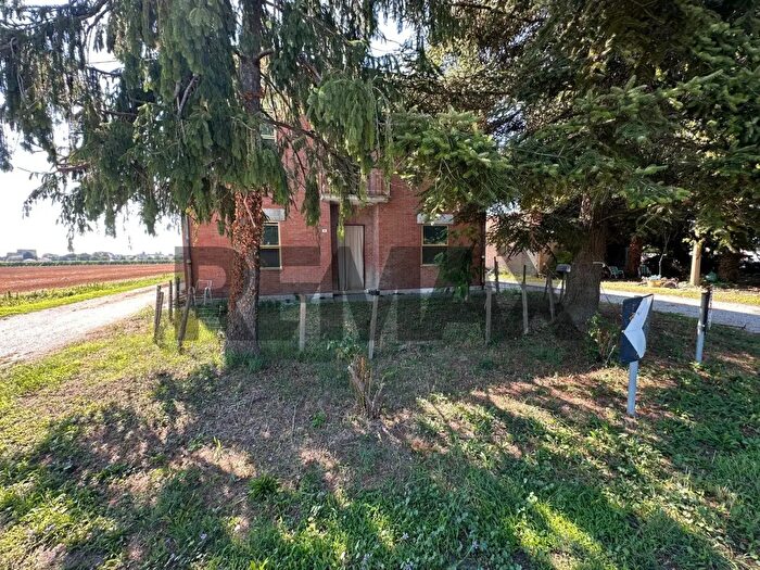 Casa con 9 locali in vendita in Ravenna
