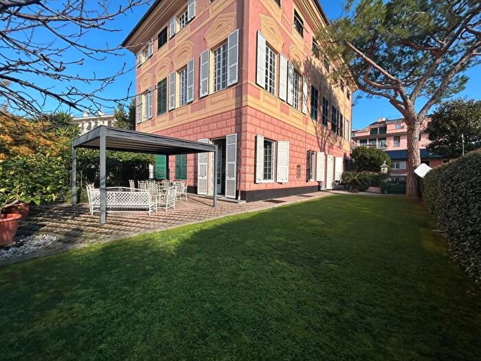 Appartamento con 5 locali in affitto in Via Pontini, Albaro, Genova