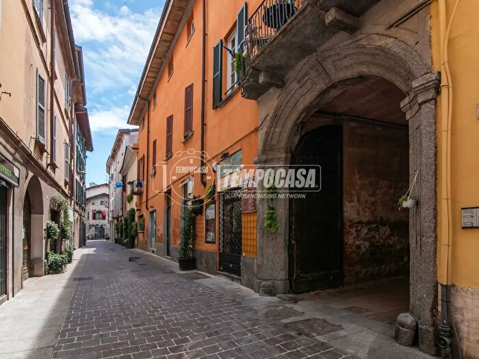 Appartamento trilocale in vendita in Via Armando Diaz, Como