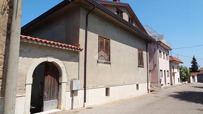 Casa con 8 locali in vendita in Via V Cerza, San Giorgio Del Sannio