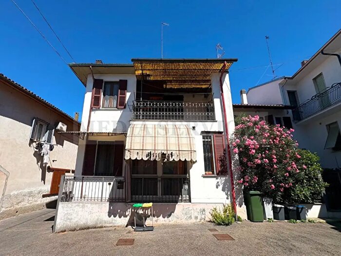 Casa quadrilocale in vendita in Via San Bernardino N, Sannazzaro De' Burgondi
