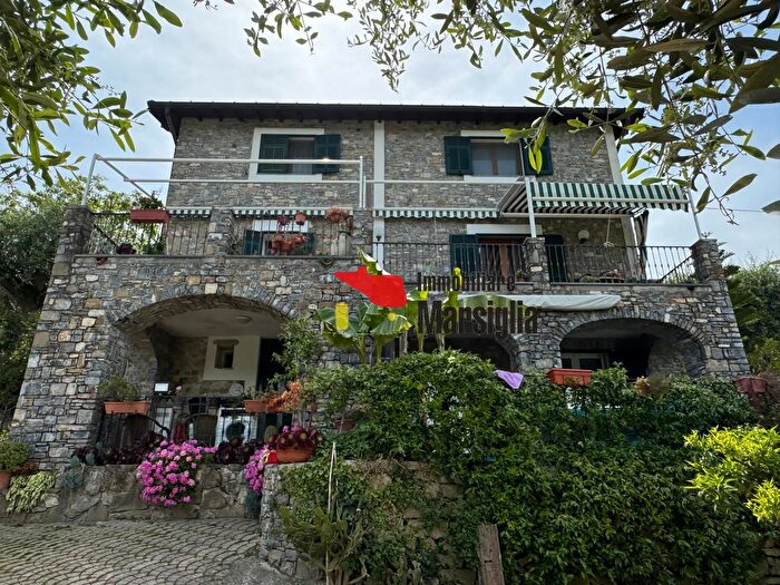 Casa con 7 locali in vendita in Via Monsignore Tornatore, Dolceacqua
