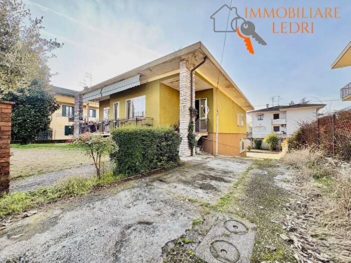 Casa con 7 locali in vendita in Via dellEsperanto, Villafranca Di Verona