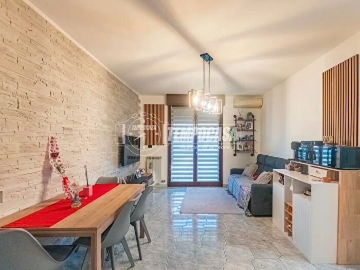 Appartamento trilocale in vendita in Via delle Campagne, Settimo Milanese