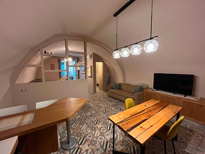 Appartamento bilocale in affitto in Salita Vetriera, Chiaia, Napoli