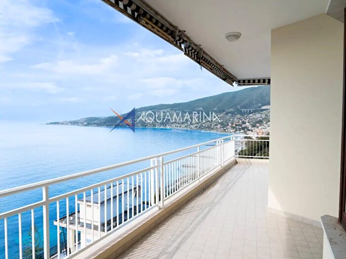 Appartamento trilocale in vendita in Via Aurelia Levante, Ospedaletti