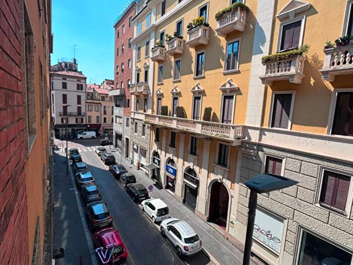 Appartamento bilocale in affitto in Via Urbano III, Carrobbio, Milano