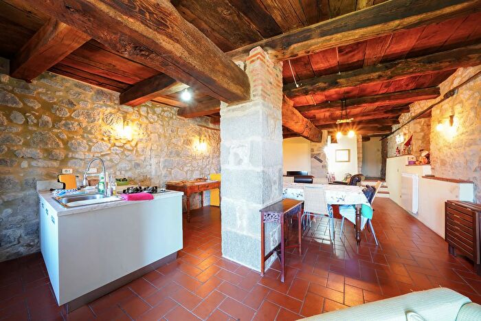 Casa quadrilocale in affitto in Santa Fiora