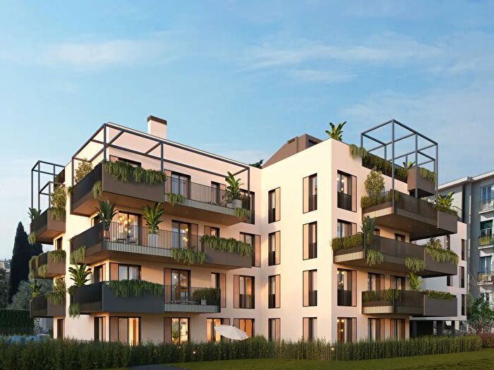 Appartamento trilocale in vendita in Via Montallegro, Genova