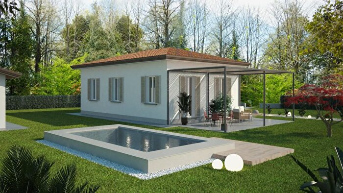 Casa con 6 locali in vendita in Massa