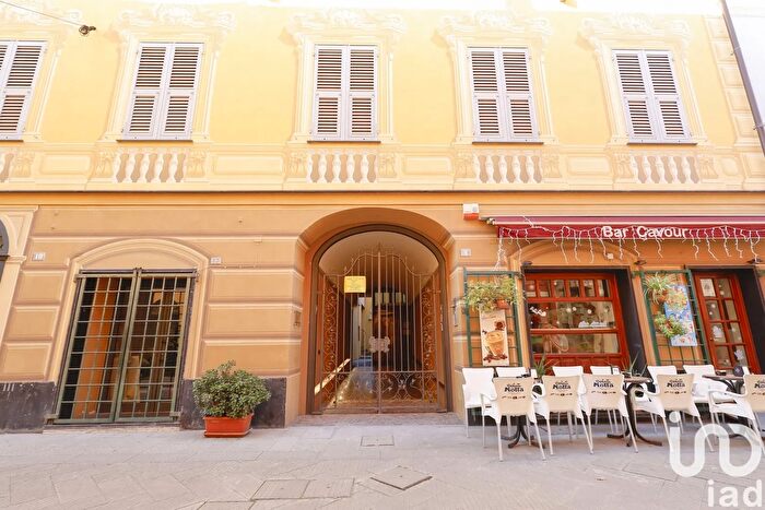 Appartamento trilocale in vendita in Via Cavour, Borghetto Santo Spirito