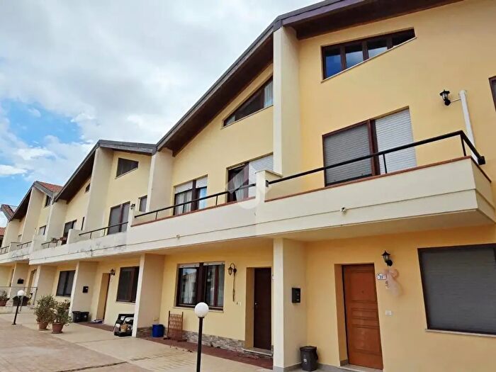 Casa con 5 locali in vendita in Via Ettore Manca di Mores, Sassari