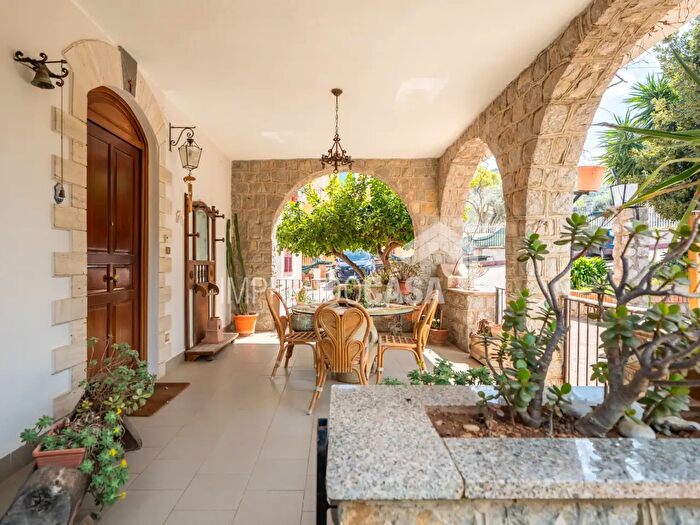 Casa con 6 locali in vendita in Via Valle Paradiso, Monreale