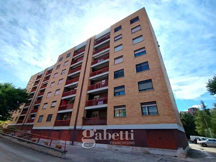 Appartamento con 5 locali in vendita in Via Carducci, Campobasso