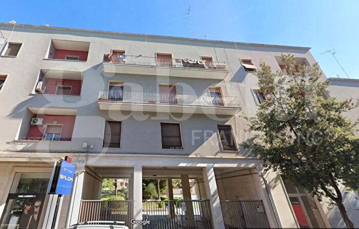 Appartamento con 7 locali in vendita in Via Imperatore Adriano, Lecce