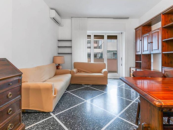 Appartamento trilocale in affitto in Via Ippolito Rosellini, Isola, Milano