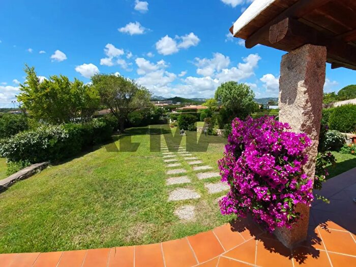 Casa con 6 locali in vendita in Arzachena
