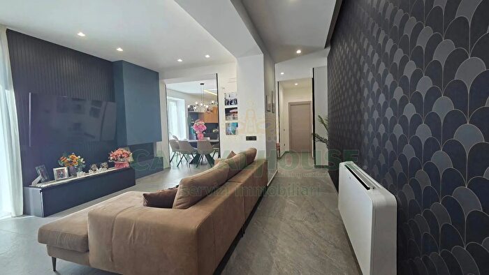 Appartamento trilocale in vendita in Via a De Angelis, Roccarainola