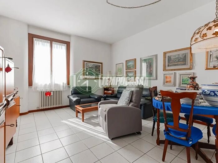 Appartamento trilocale in vendita in Via della Pace, Carnate