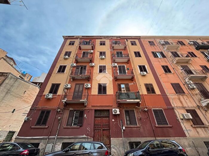 Appartamento quadrilocale in vendita in Via del Vespro, Palermo
