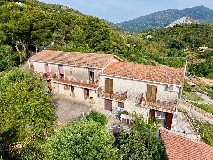 Appartamento trilocale in vendita in Contrada Campella, Cefalu'