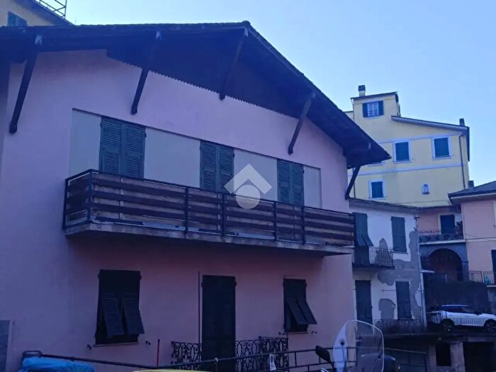 Appartamento con 5 locali in vendita in Piazza Giuseppe Mazzini, Borzonasca