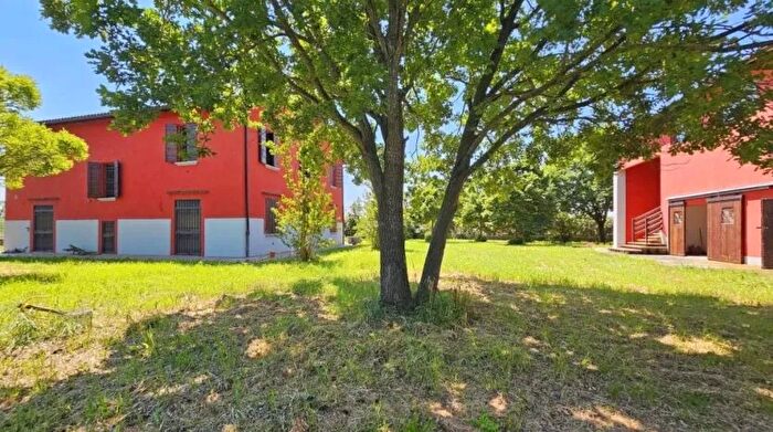 Casa con 10 locali in vendita in Via dei Cacciatori Bologna Crevalcore, Crevalcore