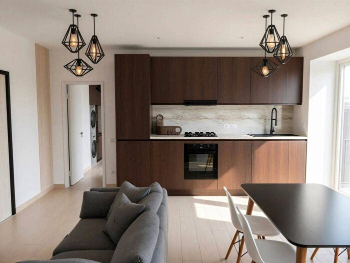 Appartamento trilocale in vendita in Via Bernardo Quaranta, Barra, Napoli