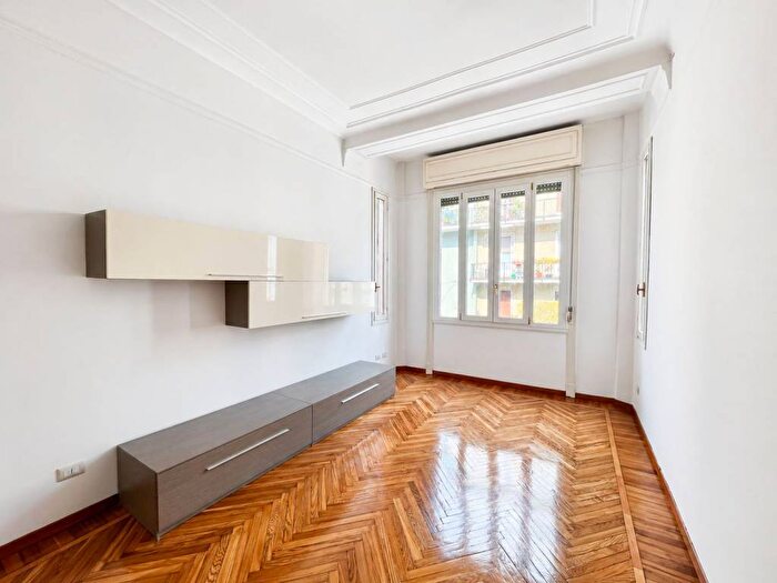 Appartamento trilocale in affitto in Via Mosè Bianchi, Monte Rosa Lotto, Milano