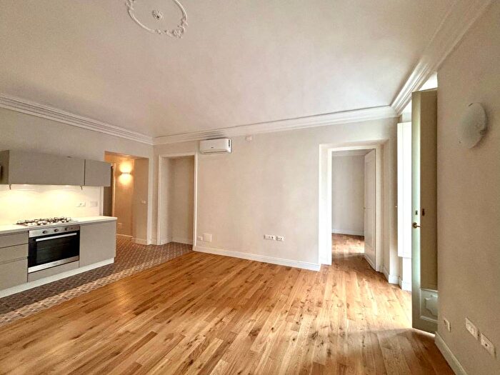 Appartamento trilocale in affitto in Via Claudio Luigi Berthollet, San Salvario Baretti, Torino