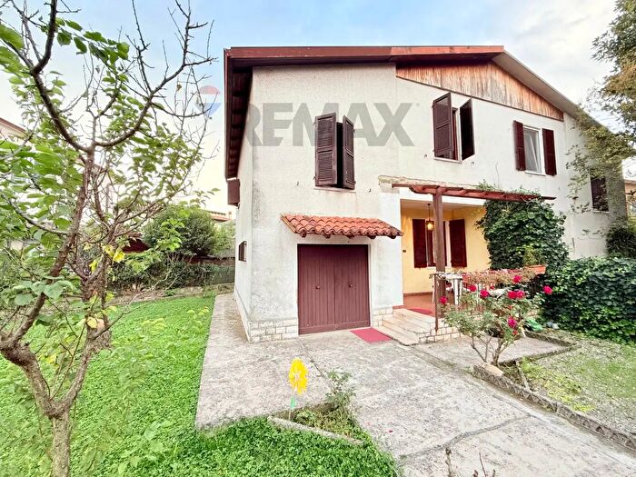 Casa quadrilocale in vendita in Quartiere La Famiglia Via Prima, Brescia