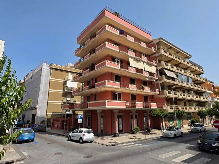Appartamento trilocale in vendita in Via Madonna del Lume, Milazzo