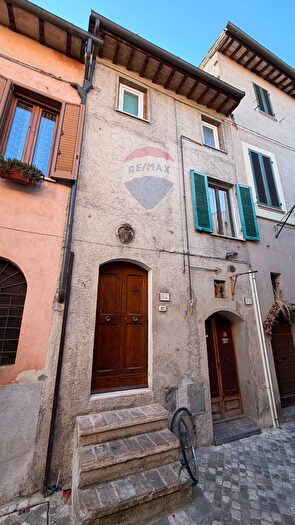Casa con 5 locali in vendita in Via Cortella, Foligno