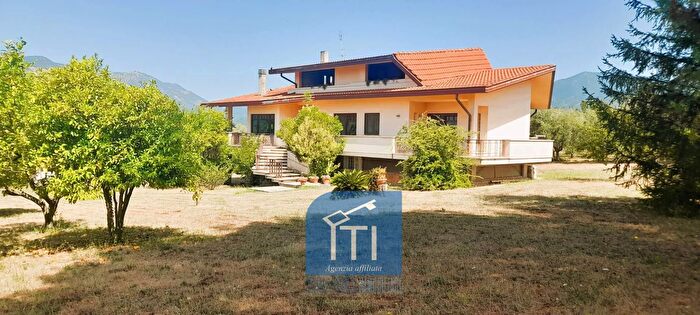 Casa con 10 locali in vendita in Via degli Uliveti Snc, SantElia Fiumerapido